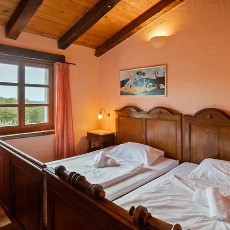 Rustic Nonna Lucia With Pool In Groznjan Boskari