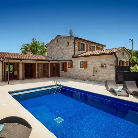 Villa Rustic Nonna Lucia With Pool In Groznjan