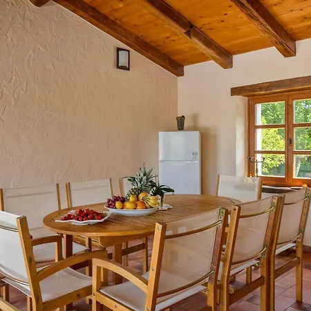 Villa Rustic Nonna Lucia With Pool In Groznjan *
