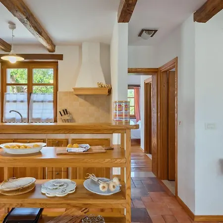 Rustic Nonna Lucia With Pool In Vila *