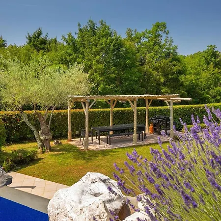 Rustic Nonna Lucia With Pool In * Grožnjan