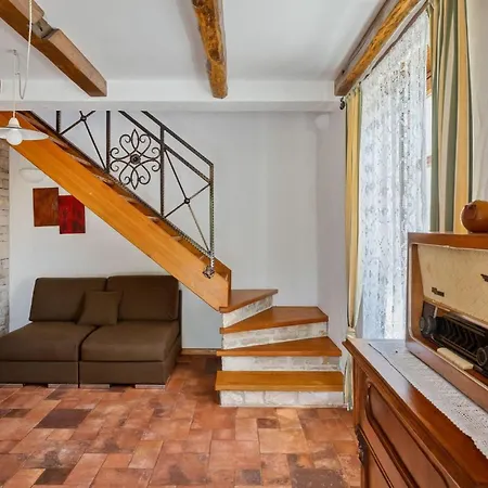 Villa Rustic Nonna Lucia With Pool In Groznjan Boskari