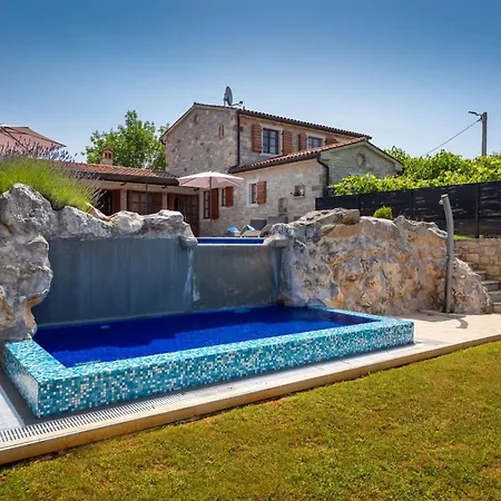 Rustic Nonna Lucia With Pool In Groznjan Boskari