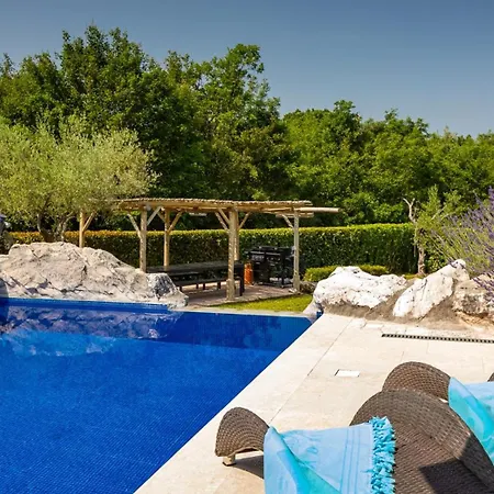Rustic Nonna Lucia With Pool In Vila Grožnjan