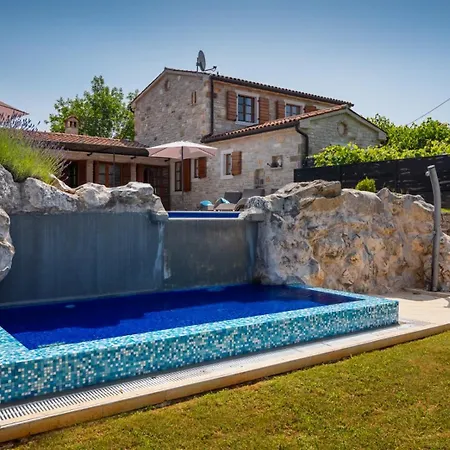Vila Rustic Nonna Lucia With Pool In