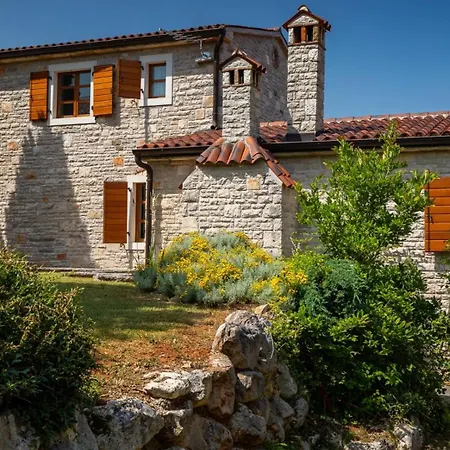 Vila Rustic Nonna Lucia With Pool In Grožnjan