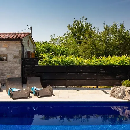 Rustic Nonna Lucia With Pool In