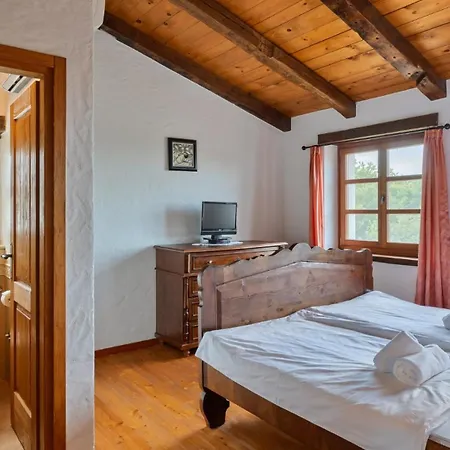 Rustic Nonna Lucia With Pool In * Grožnjan