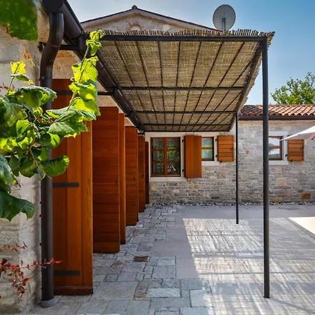Rustic Nonna Lucia With Pool In Grožnjan