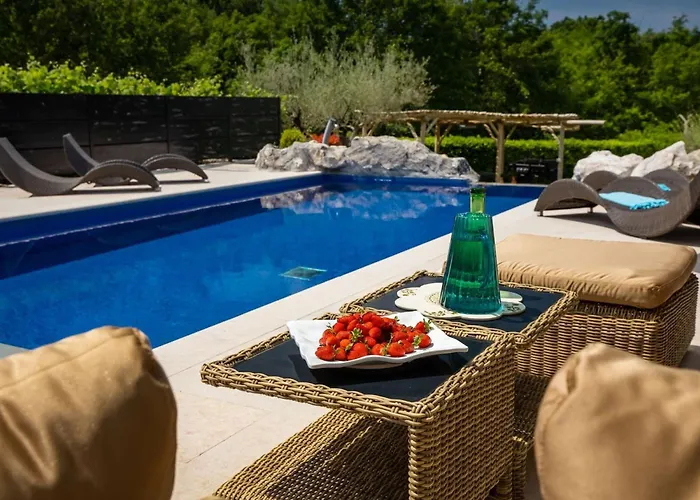Rustic Nonna Lucia With Pool In Groznjan Villa Grožnjan