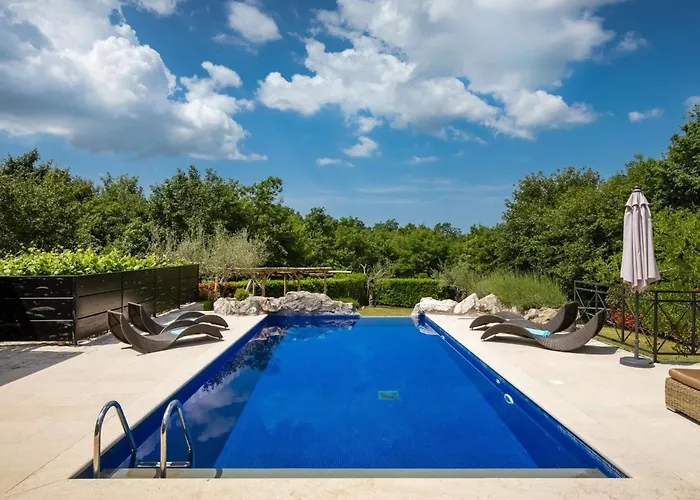 Rustic Nonna Lucia With Pool In Groznjan * Grožnjan