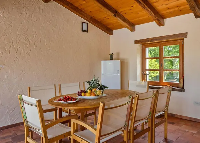 Villa Rustic Nonna Lucia With Pool In Groznjan *