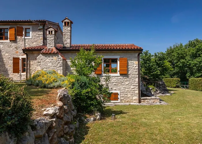 Rustic Nonna Lucia With Pool In Groznjan *