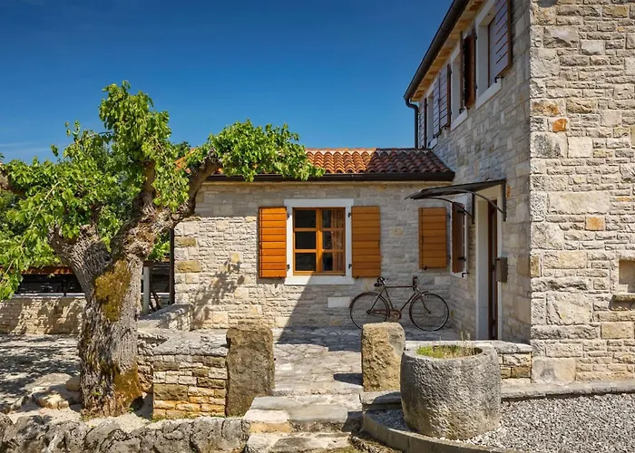 Rustic Nonna Lucia With Pool In Groznjan