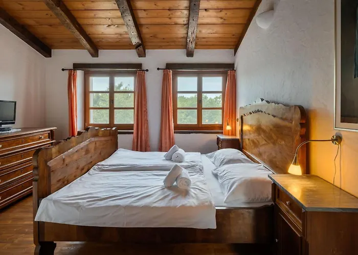 Villa Rustic Nonna Lucia With Pool In Groznjan *