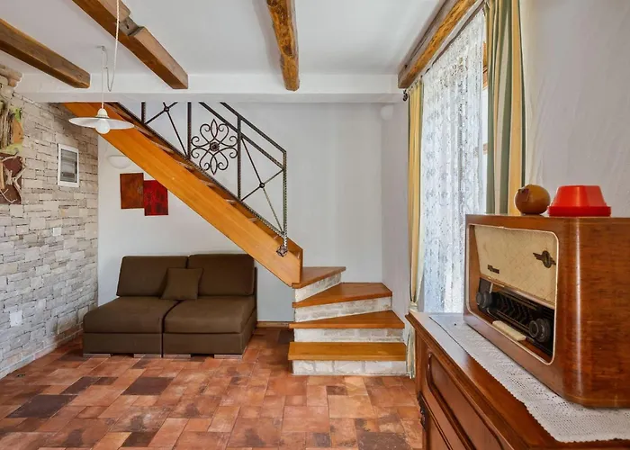 Villa Rustic Nonna Lucia With Pool In Groznjan Grožnjan