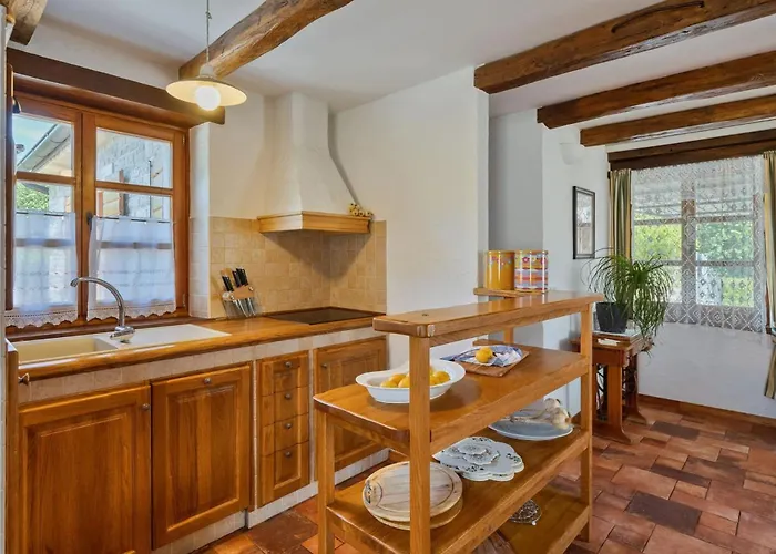 Rustic Nonna Lucia With Pool In Groznjan Grožnjan