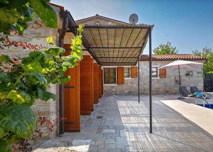 Villa Rustic Nonna Lucia With Pool In Groznjan