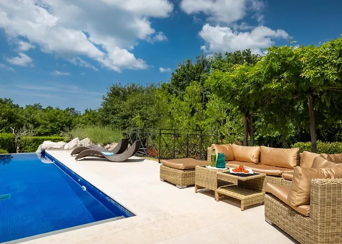 Villa Rustic Nonna Lucia With Pool In Groznjan Grožnjan