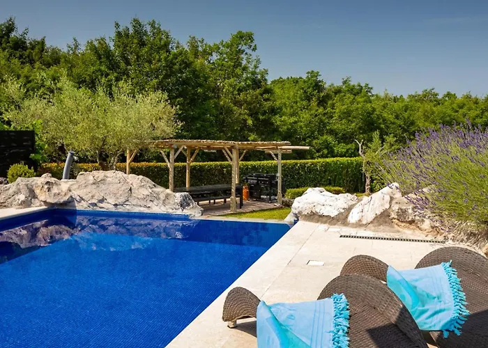 Rustic Nonna Lucia With Pool In Groznjan Villa Grožnjan