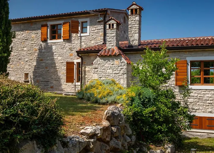 Villa Rustic Nonna Lucia With Pool In Groznjan Grožnjan