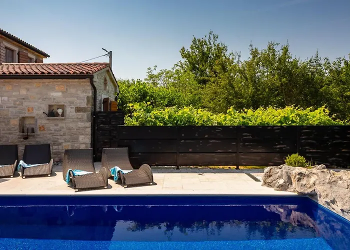 Rustic Nonna Lucia With Pool In Groznjan