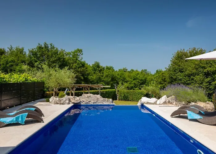 Rustic Nonna Lucia With Pool In Groznjan *