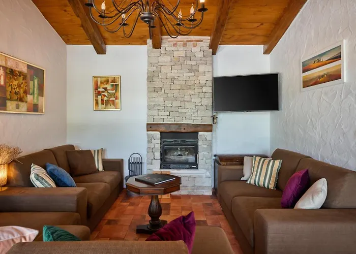 Rustic Nonna Lucia With Pool In Groznjan