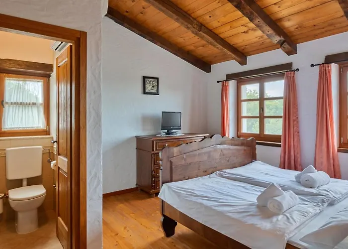 Rustic Nonna Lucia With Pool In Groznjan * Grožnjan