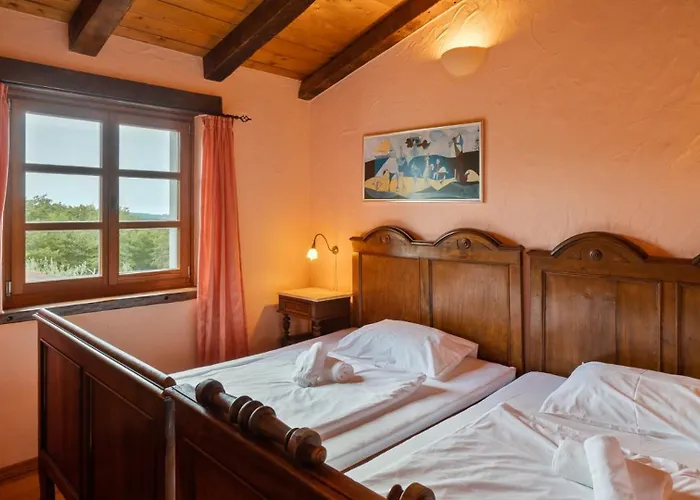 Villa Rustic Nonna Lucia With Pool In Groznjan *