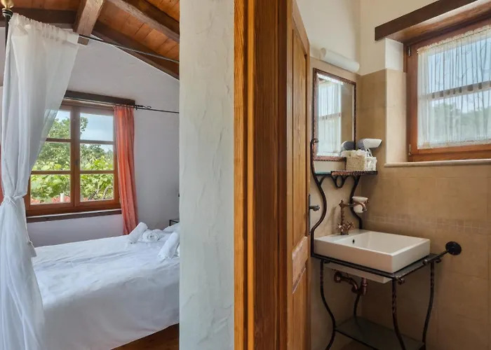 Villa Rustic Nonna Lucia With Pool In Groznjan *