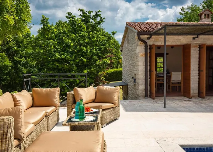 Rustic Nonna Lucia With Pool In Groznjan Villa *