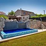 Rustic Nonna Lucia With Pool In Grožnjan