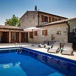 Rustic Nonna Lucia With Pool In Grožnjan