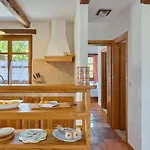 Rustic Nonna Lucia With Pool In Villa