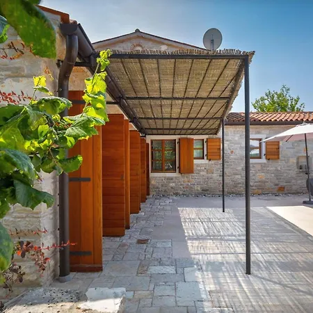 Villa Rustic Nonna Lucia With Pool In Groznjan