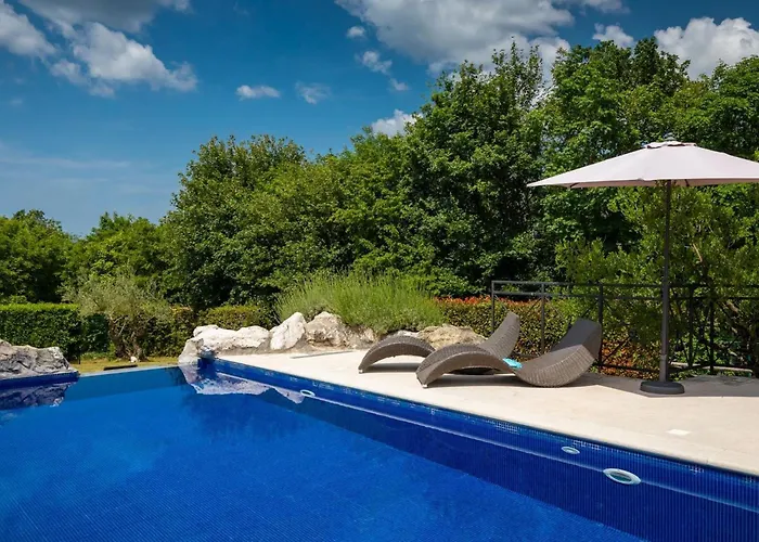 Rustic Nonna Lucia With Pool In Groznjan
