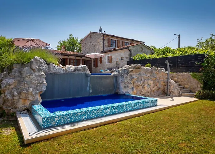 Rustic Nonna Lucia With Pool In Groznjan 그로즈냔