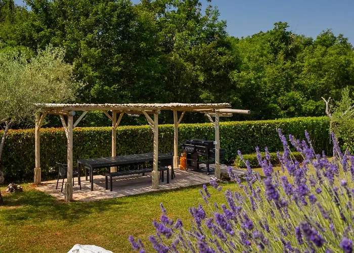빌라 Rustic Nonna Lucia With Pool In Groznjan *